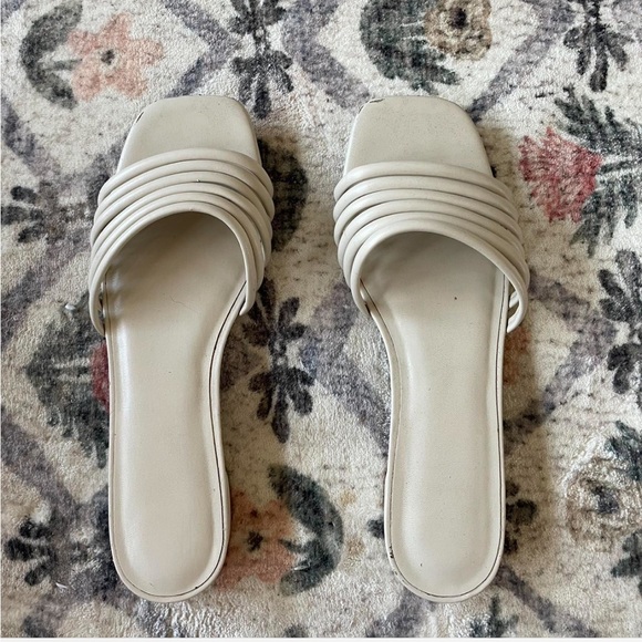 Cream square toe sandals - Picture 4 of 4